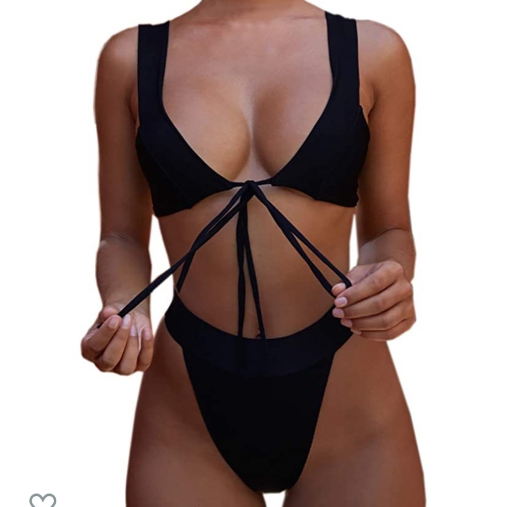 Black bikini